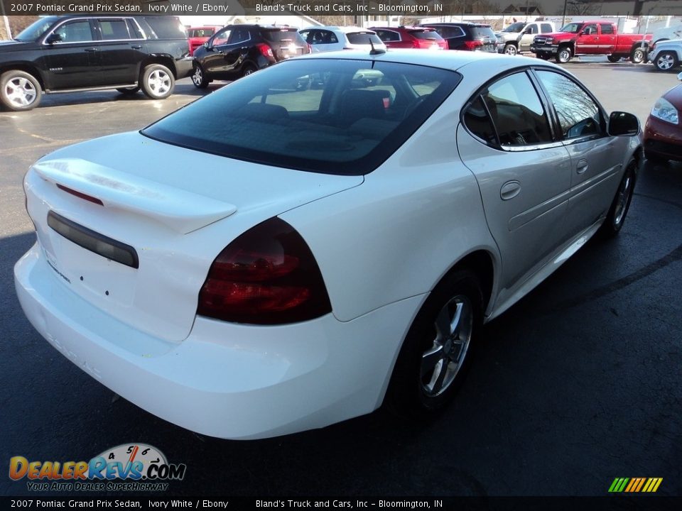 2007 Pontiac Grand Prix Sedan Ivory White / Ebony Photo #4