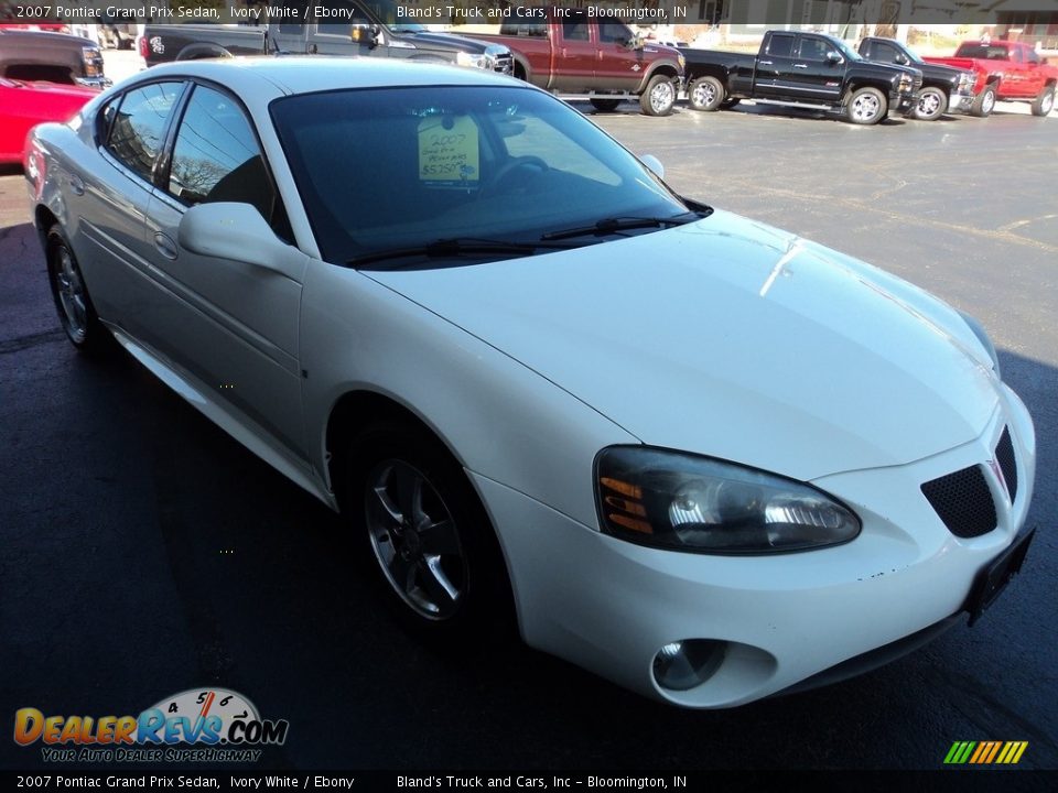 2007 Pontiac Grand Prix Sedan Ivory White / Ebony Photo #5
