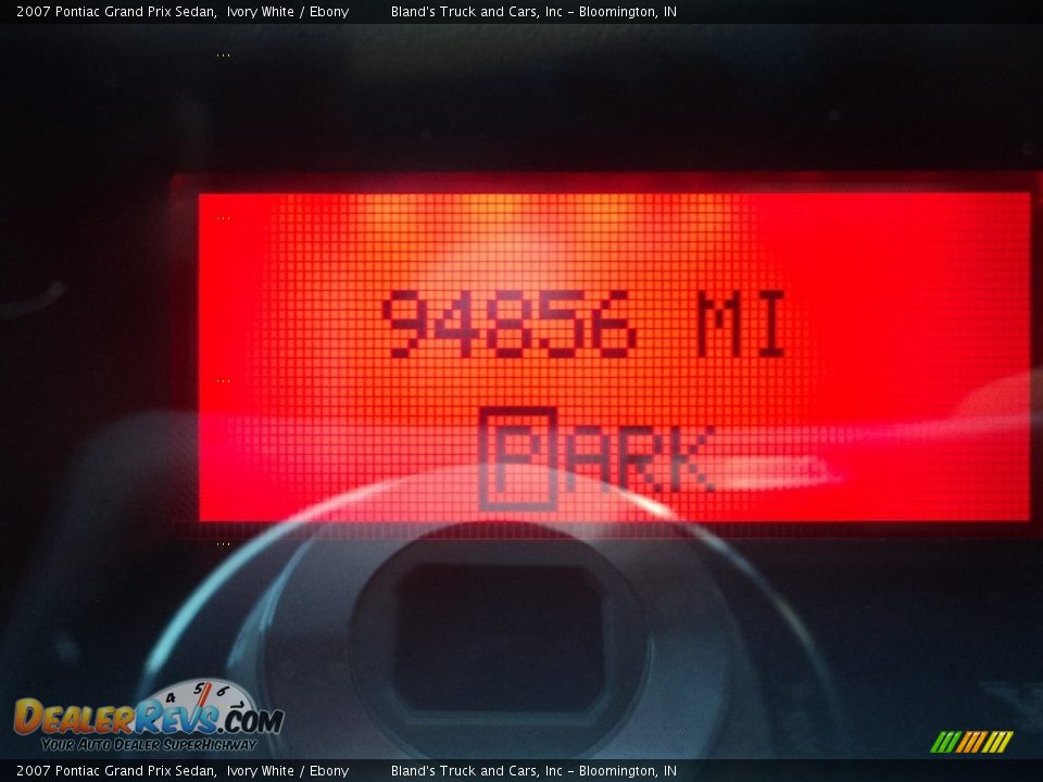2007 Pontiac Grand Prix Sedan Ivory White / Ebony Photo #13