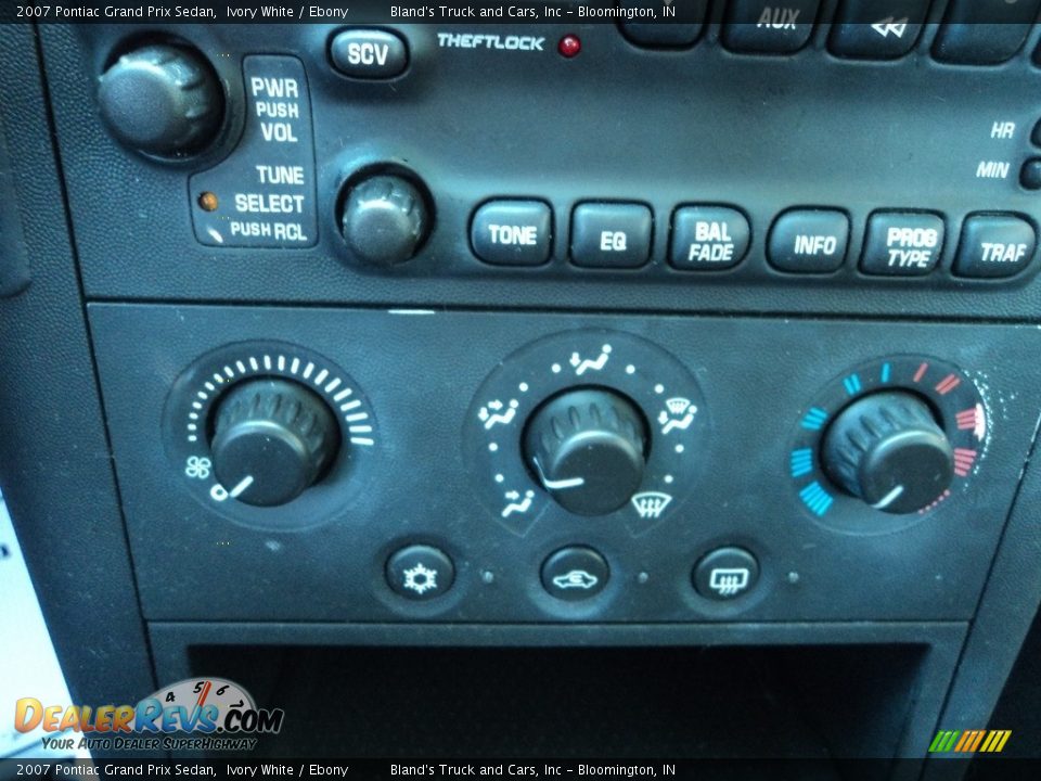 2007 Pontiac Grand Prix Sedan Ivory White / Ebony Photo #16
