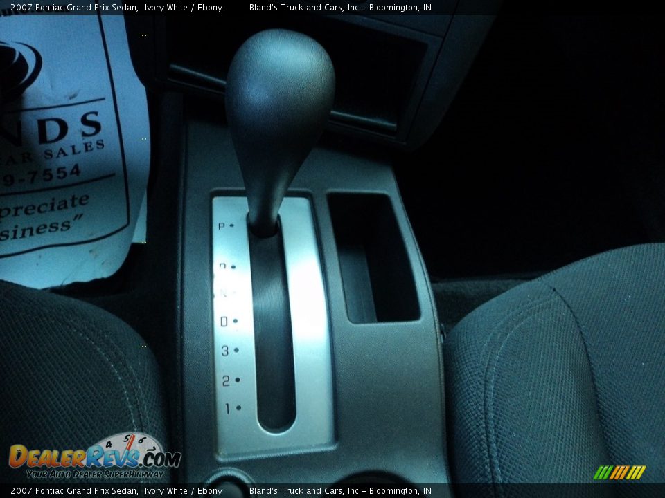 2007 Pontiac Grand Prix Sedan Ivory White / Ebony Photo #17