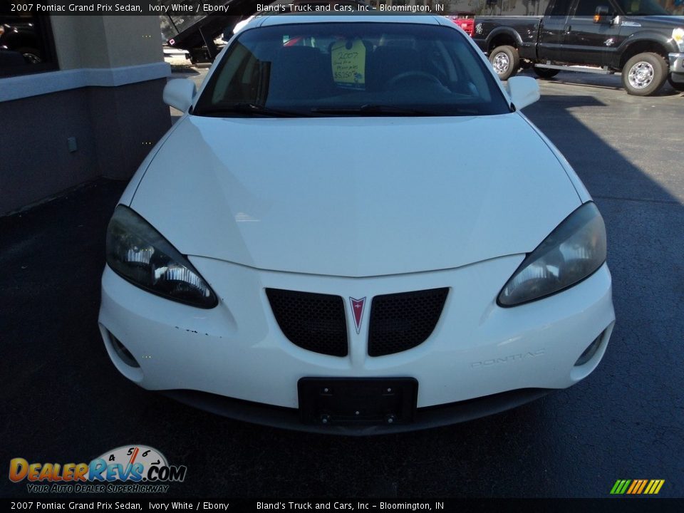 2007 Pontiac Grand Prix Sedan Ivory White / Ebony Photo #18