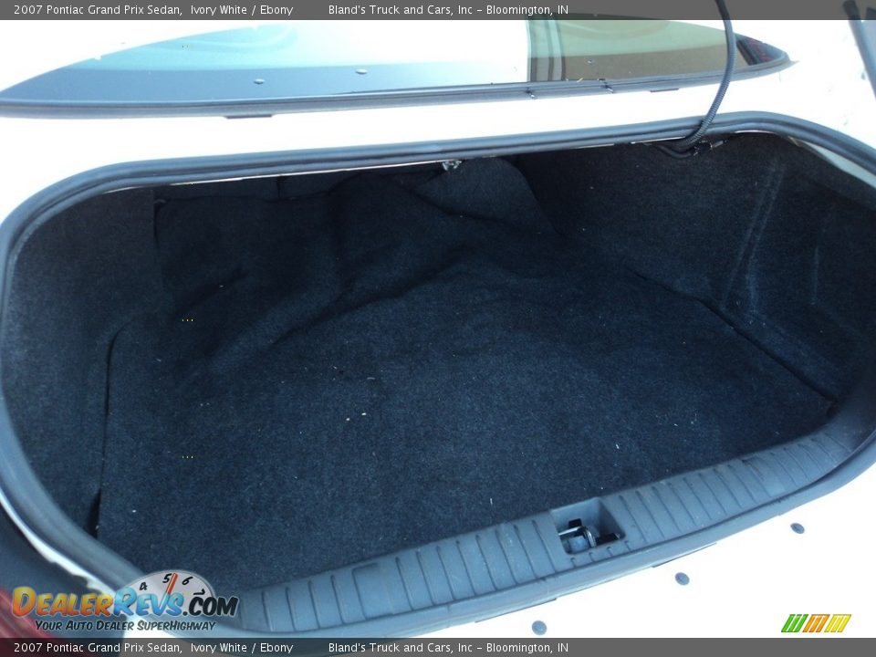 2007 Pontiac Grand Prix Sedan Ivory White / Ebony Photo #21