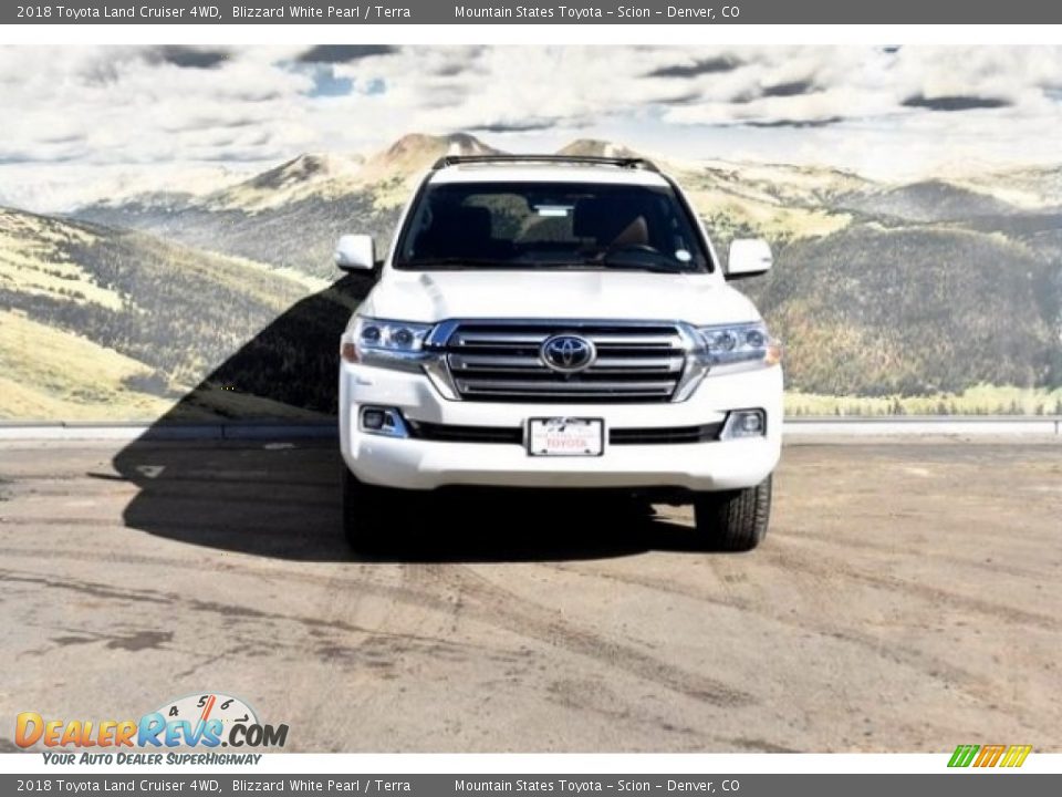 2018 Toyota Land Cruiser 4WD Blizzard White Pearl / Terra Photo #2