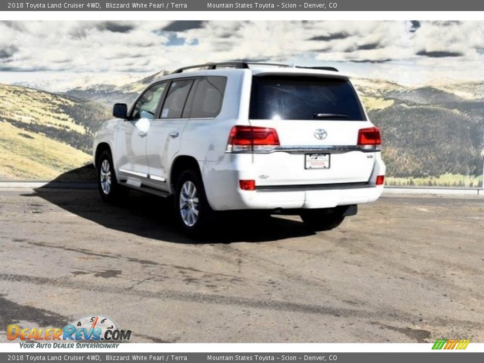 2018 Toyota Land Cruiser 4WD Blizzard White Pearl / Terra Photo #3