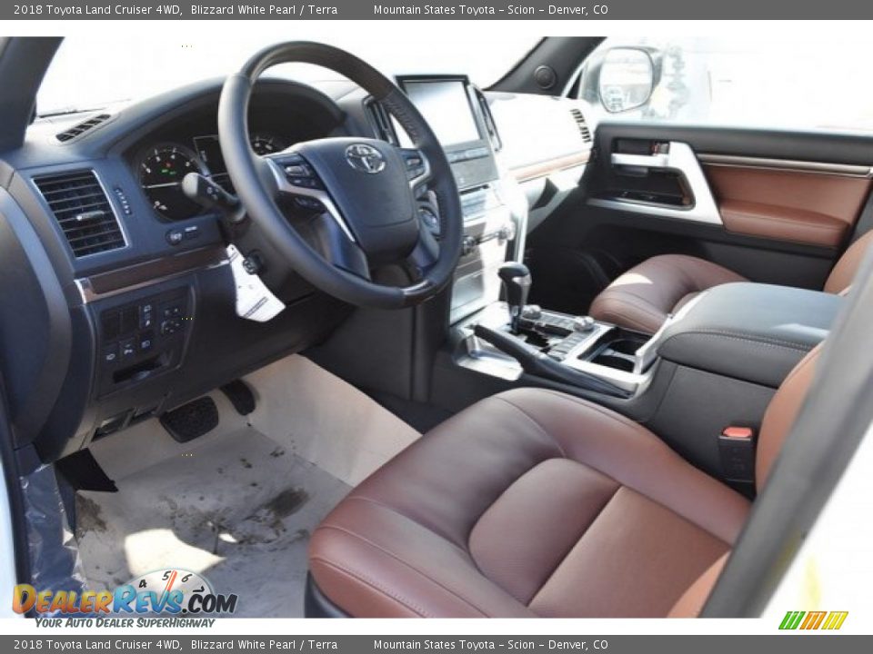 2018 Toyota Land Cruiser 4WD Blizzard White Pearl / Terra Photo #5