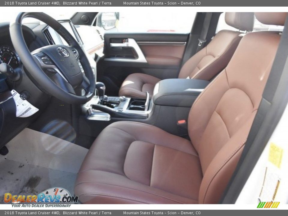 2018 Toyota Land Cruiser 4WD Blizzard White Pearl / Terra Photo #6