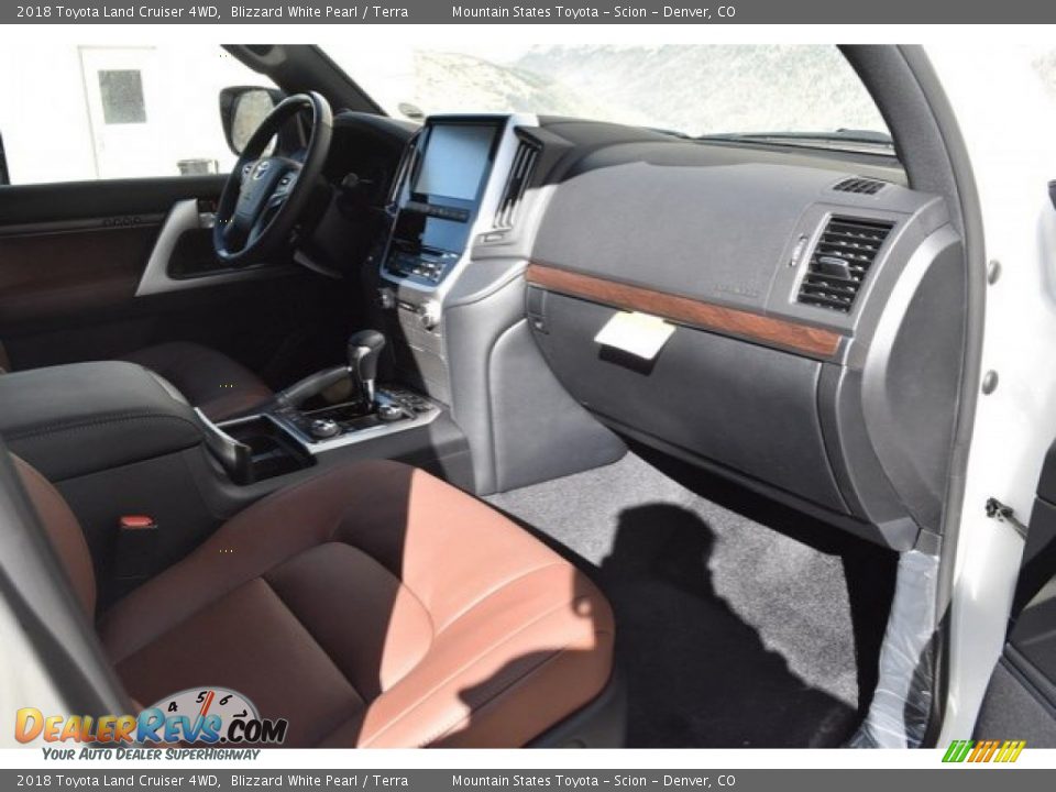 2018 Toyota Land Cruiser 4WD Blizzard White Pearl / Terra Photo #11