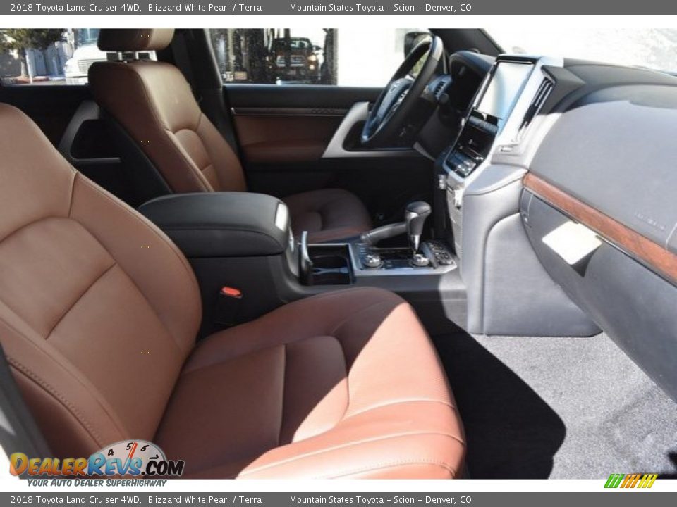 2018 Toyota Land Cruiser 4WD Blizzard White Pearl / Terra Photo #12