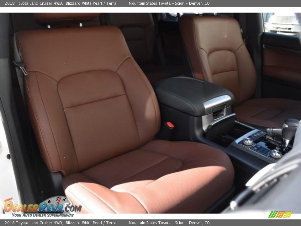 2018 Toyota Land Cruiser 4WD Blizzard White Pearl / Terra Photo #13