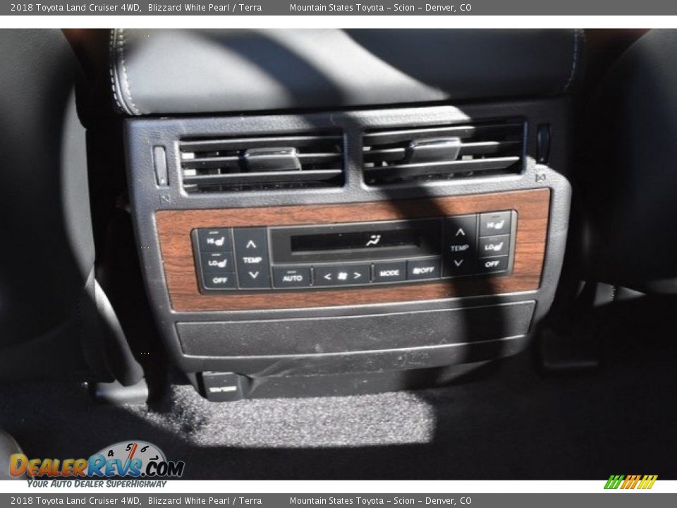 2018 Toyota Land Cruiser 4WD Blizzard White Pearl / Terra Photo #17