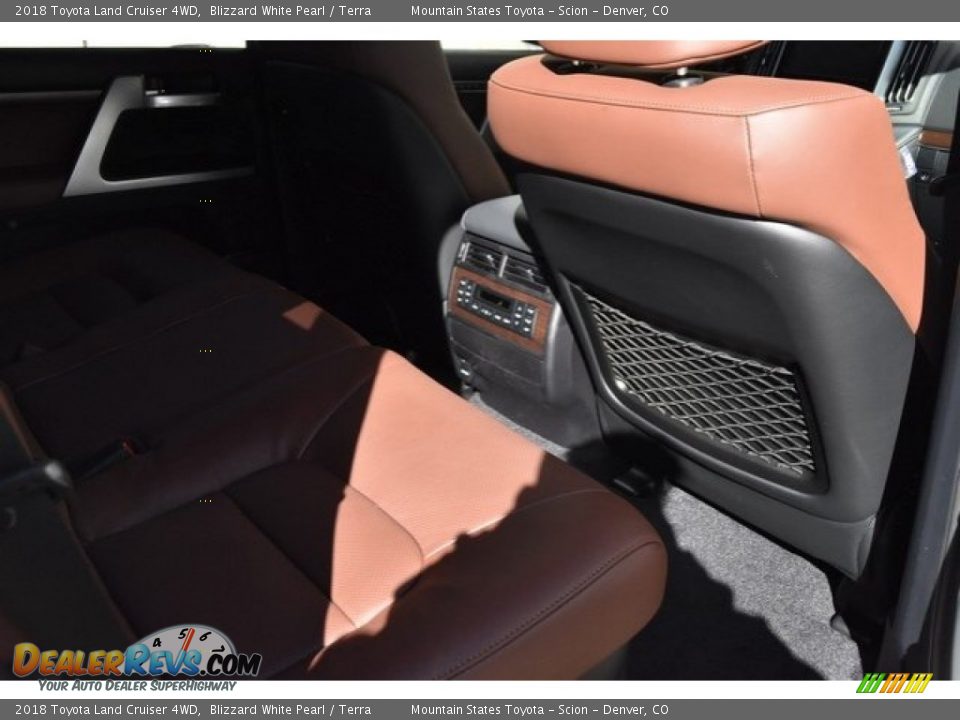 2018 Toyota Land Cruiser 4WD Blizzard White Pearl / Terra Photo #18