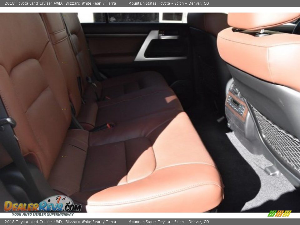 2018 Toyota Land Cruiser 4WD Blizzard White Pearl / Terra Photo #19