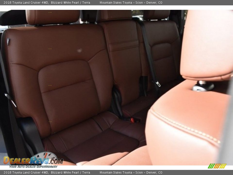 2018 Toyota Land Cruiser 4WD Blizzard White Pearl / Terra Photo #20