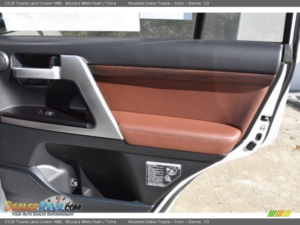 2018 Toyota Land Cruiser 4WD Blizzard White Pearl / Terra Photo #26
