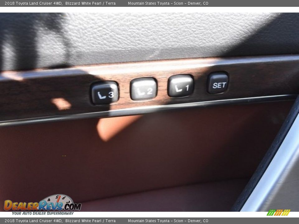 2018 Toyota Land Cruiser 4WD Blizzard White Pearl / Terra Photo #27