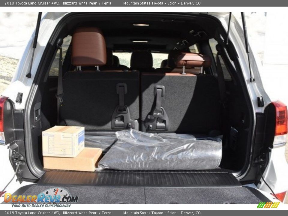 2018 Toyota Land Cruiser 4WD Blizzard White Pearl / Terra Photo #33