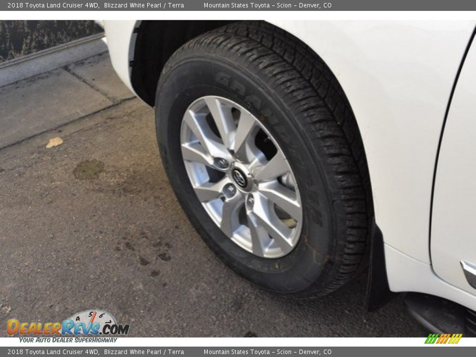 2018 Toyota Land Cruiser 4WD Blizzard White Pearl / Terra Photo #35