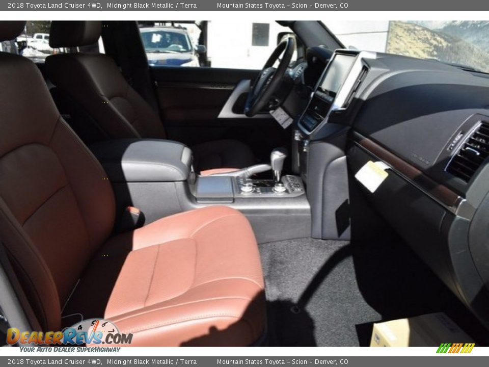 2018 Toyota Land Cruiser 4WD Midnight Black Metallic / Terra Photo #12