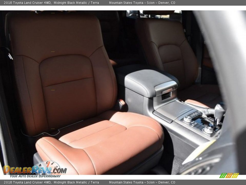 2018 Toyota Land Cruiser 4WD Midnight Black Metallic / Terra Photo #13