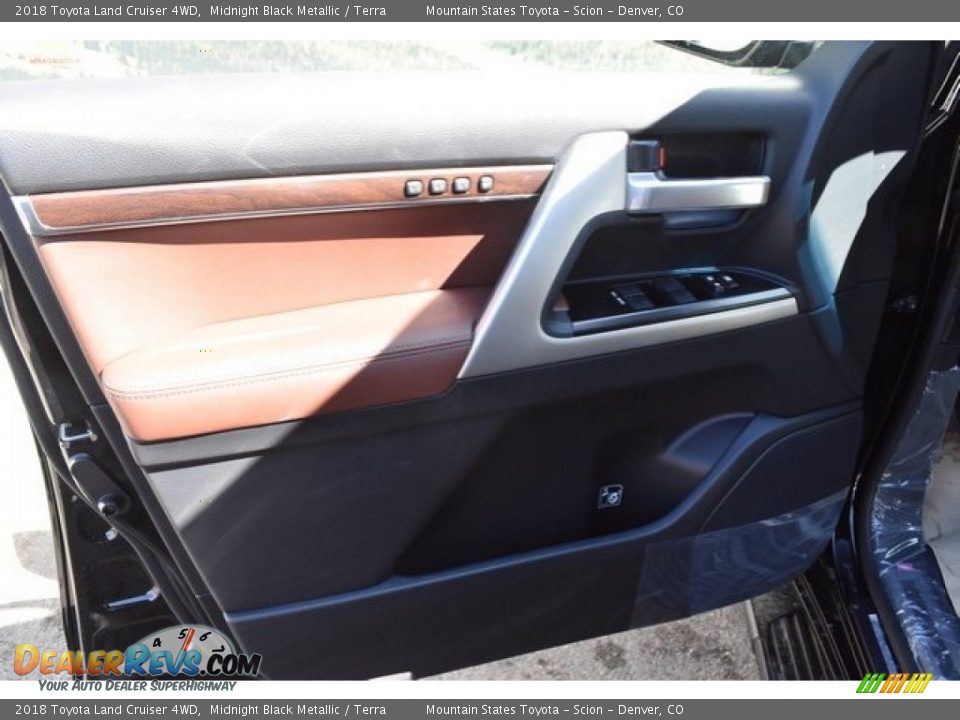 2018 Toyota Land Cruiser 4WD Midnight Black Metallic / Terra Photo #22