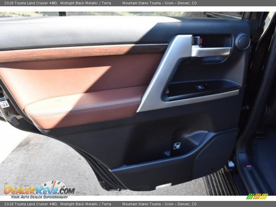 2018 Toyota Land Cruiser 4WD Midnight Black Metallic / Terra Photo #23