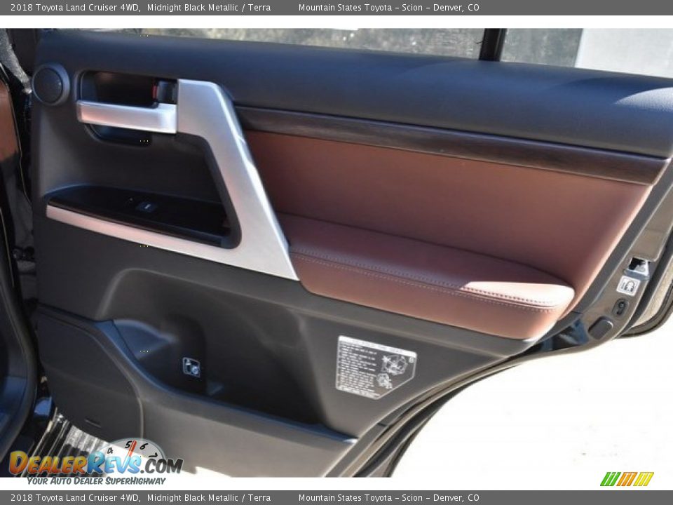 2018 Toyota Land Cruiser 4WD Midnight Black Metallic / Terra Photo #25