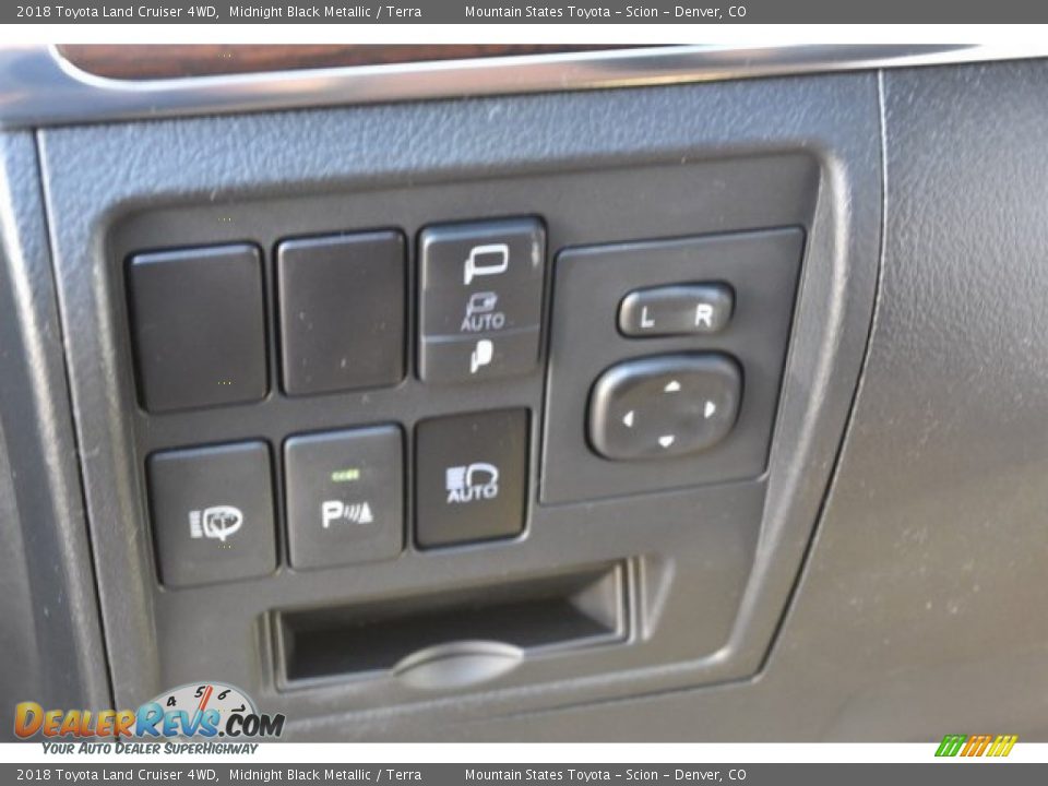 2018 Toyota Land Cruiser 4WD Midnight Black Metallic / Terra Photo #28