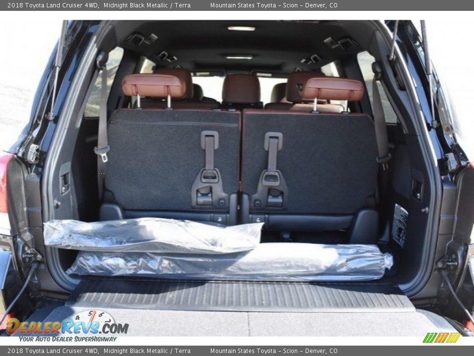 2018 Toyota Land Cruiser 4WD Midnight Black Metallic / Terra Photo #33