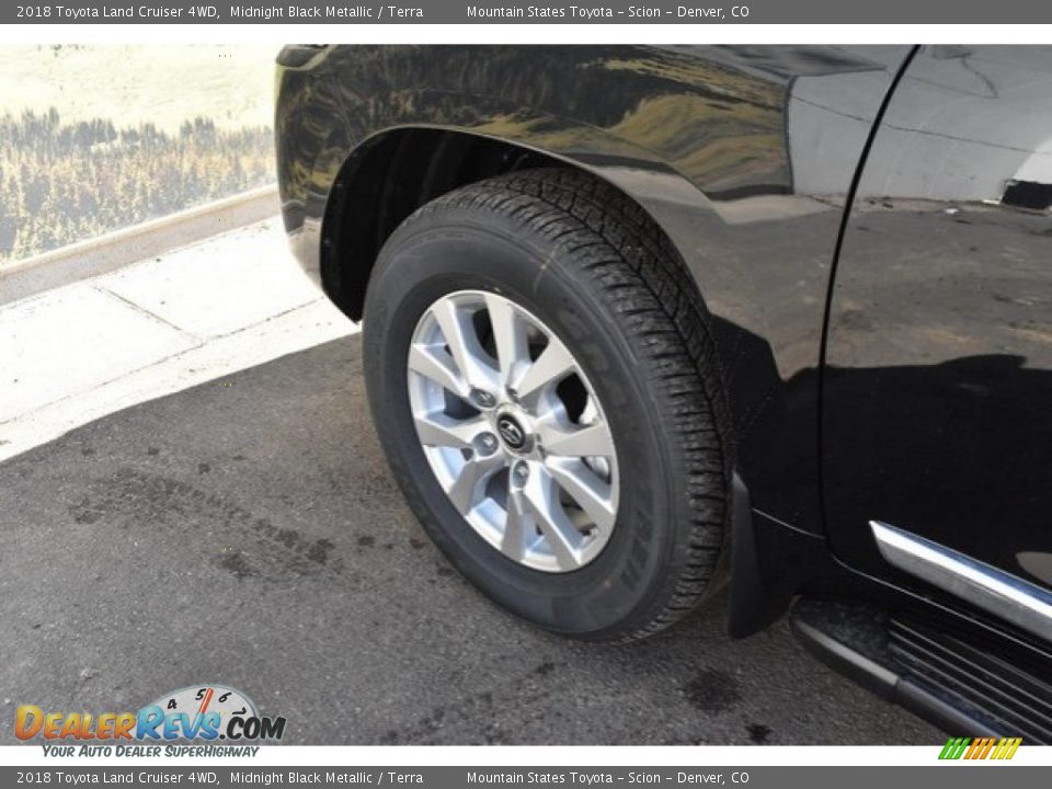 2018 Toyota Land Cruiser 4WD Midnight Black Metallic / Terra Photo #35