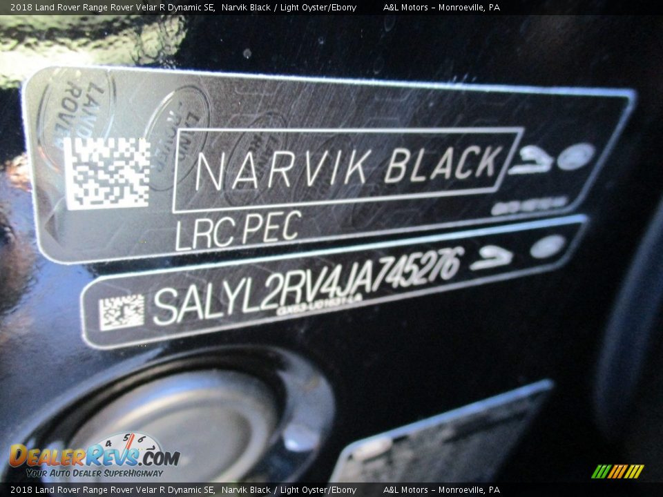 2018 Land Rover Range Rover Velar R Dynamic SE Narvik Black / Light Oyster/Ebony Photo #19