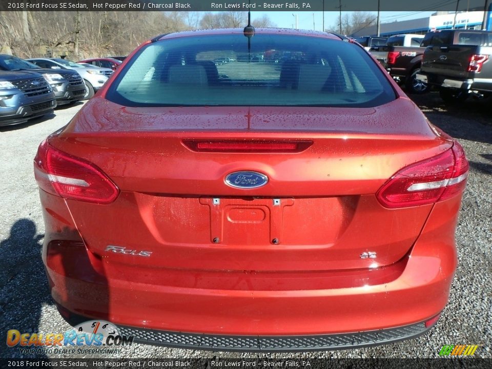 2018 Ford Focus SE Sedan Hot Pepper Red / Charcoal Black Photo #4