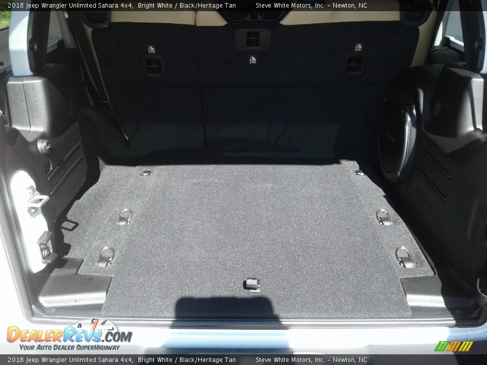2018 Jeep Wrangler Unlimited Sahara 4x4 Bright White / Black/Heritage Tan Photo #12