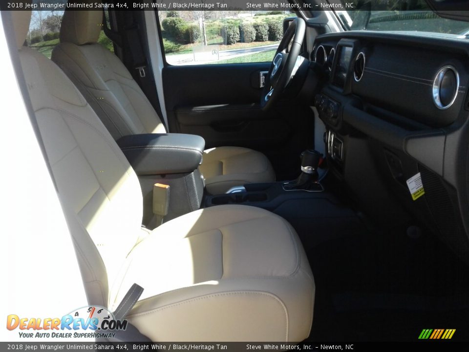 2018 Jeep Wrangler Unlimited Sahara 4x4 Bright White / Black/Heritage Tan Photo #14