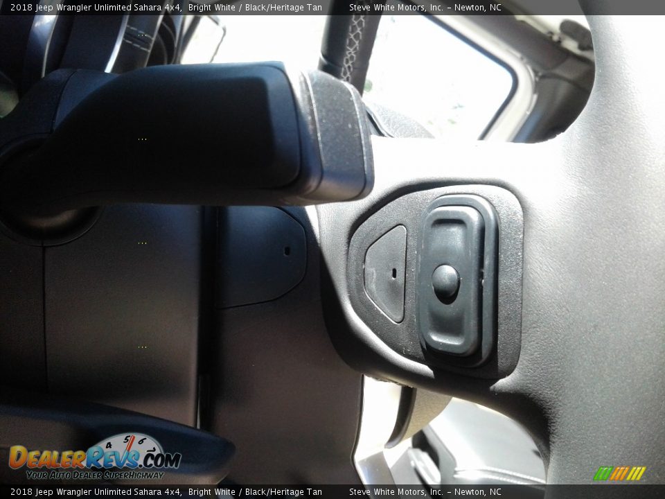 2018 Jeep Wrangler Unlimited Sahara 4x4 Bright White / Black/Heritage Tan Photo #15