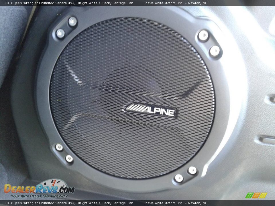 2018 Jeep Wrangler Unlimited Sahara 4x4 Bright White / Black/Heritage Tan Photo #26