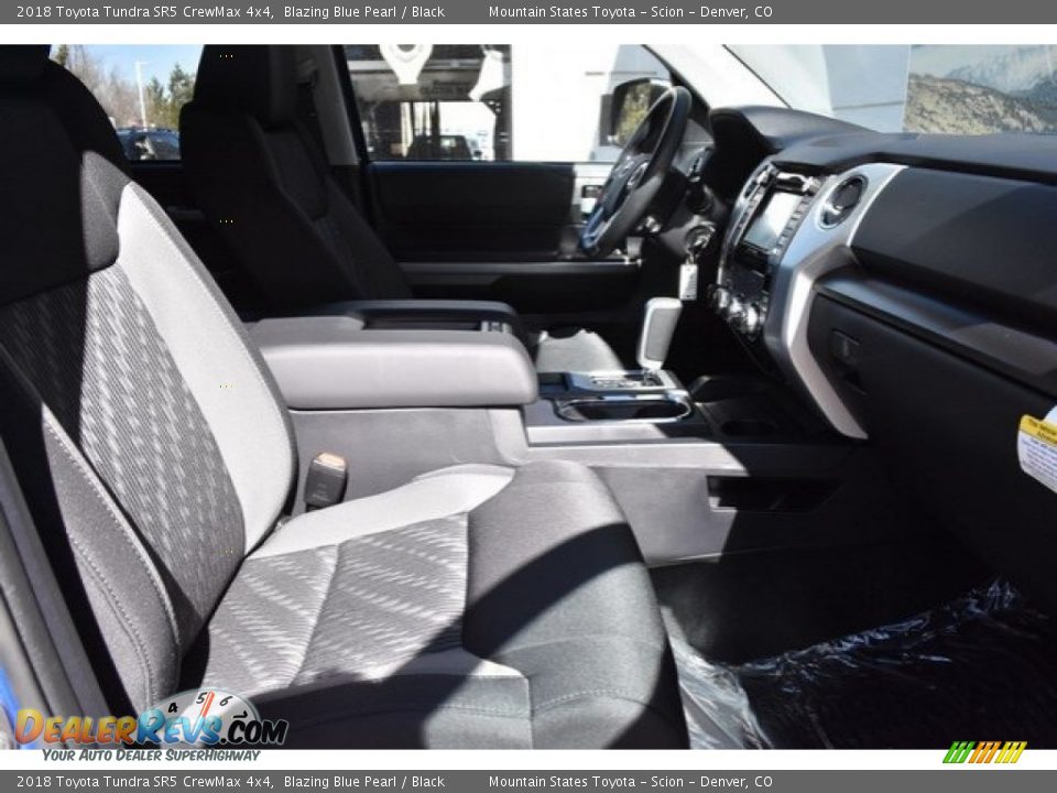 2018 Toyota Tundra SR5 CrewMax 4x4 Blazing Blue Pearl / Black Photo #12