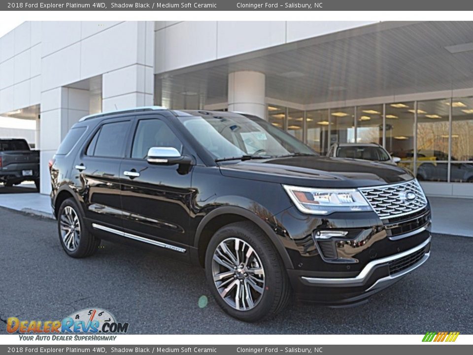 Front 3/4 View of 2018 Ford Explorer Platinum 4WD Photo #1