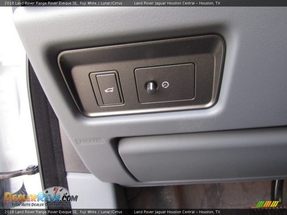Controls of 2018 Land Rover Range Rover Evoque SE Photo #27