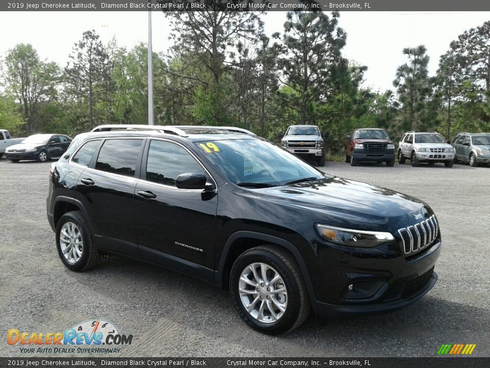 Front 3/4 View of 2019 Jeep Cherokee Latitude Photo #7