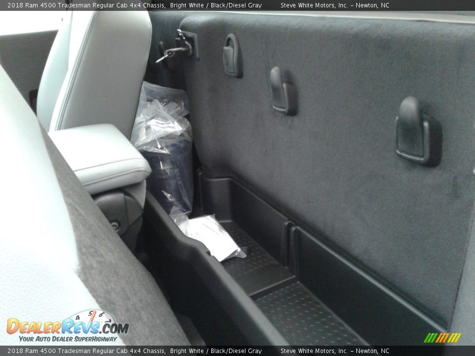 2018 Ram 4500 Tradesman Regular Cab 4x4 Chassis Bright White / Black/Diesel Gray Photo #13