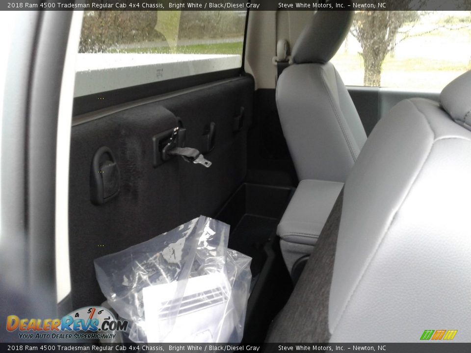 2018 Ram 4500 Tradesman Regular Cab 4x4 Chassis Bright White / Black/Diesel Gray Photo #15