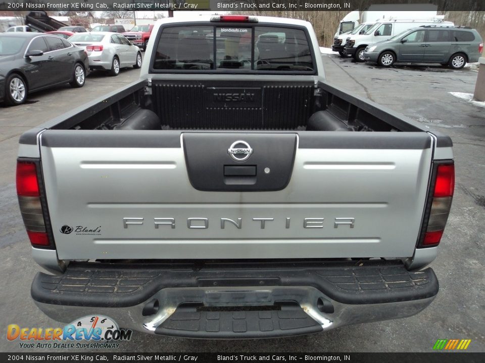 2004 Nissan Frontier XE King Cab Radiant Silver Metallic / Gray Photo #20