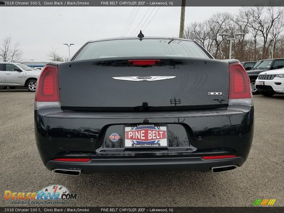 2018 Chrysler 300 S Gloss Black / Black/Smoke Photo #5