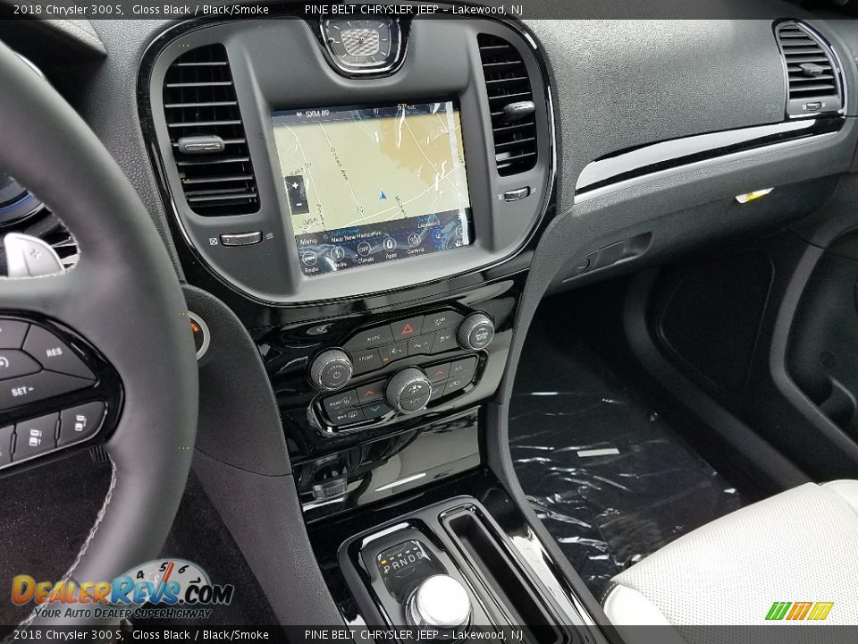2018 Chrysler 300 S Gloss Black / Black/Smoke Photo #10