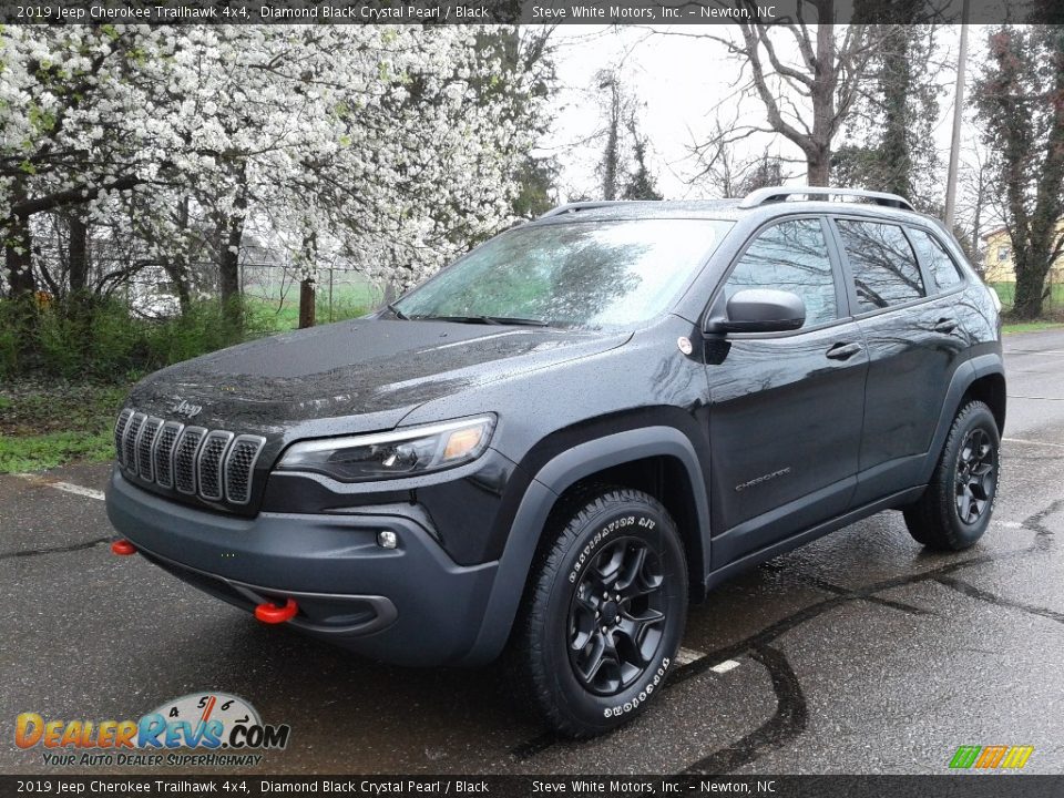 Front 3/4 View of 2019 Jeep Cherokee Trailhawk 4x4 Photo #2
