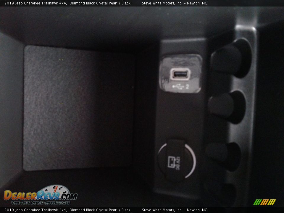 2019 Jeep Cherokee Trailhawk 4x4 Diamond Black Crystal Pearl / Black Photo #29