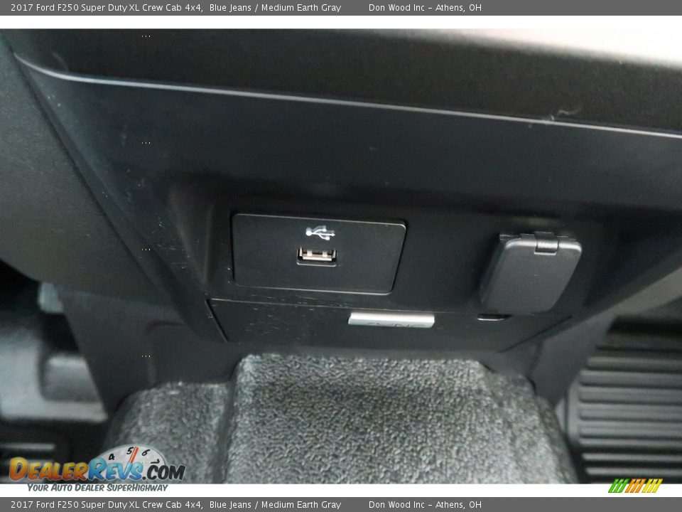 2017 Ford F250 Super Duty XL Crew Cab 4x4 Blue Jeans / Medium Earth Gray Photo #2