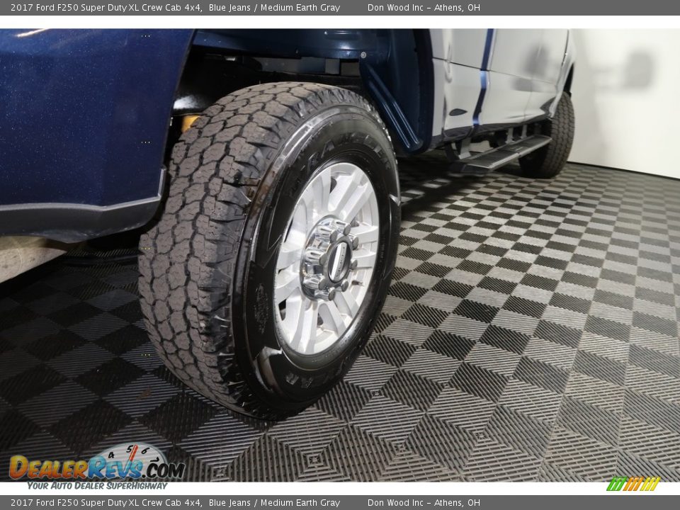 2017 Ford F250 Super Duty XL Crew Cab 4x4 Blue Jeans / Medium Earth Gray Photo #21