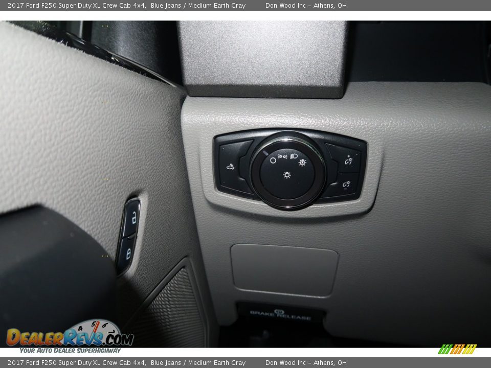 2017 Ford F250 Super Duty XL Crew Cab 4x4 Blue Jeans / Medium Earth Gray Photo #32
